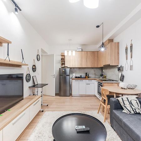 Noir Apartment By Kondo Stays Τίρανα Εξωτερικό φωτογραφία