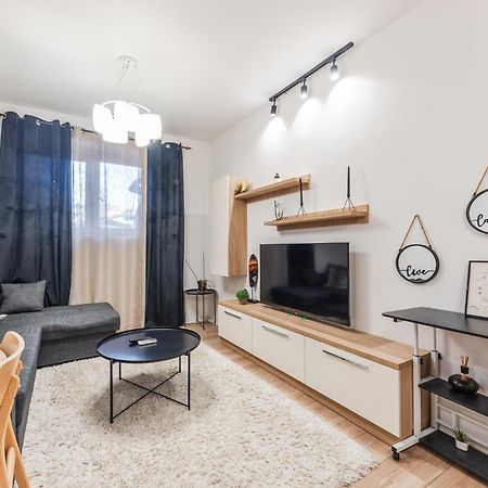 Noir Apartment By Kondo Stays Τίρανα Εξωτερικό φωτογραφία